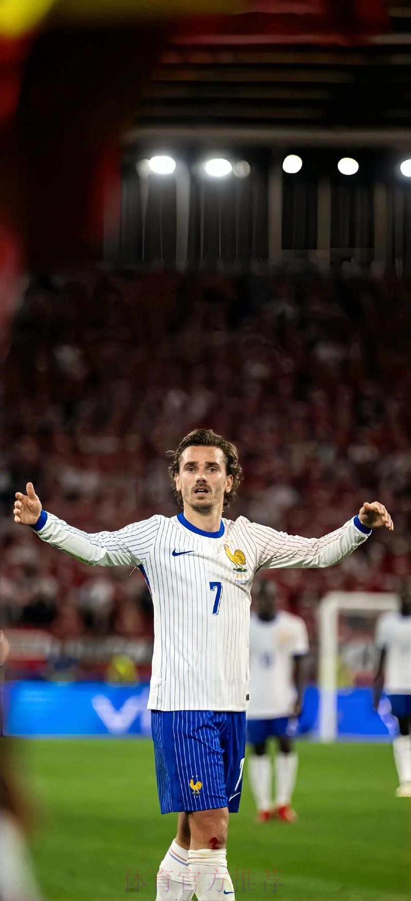 队报：姆巴佩吃了受污染禽肉致中毒 起初以为中暑